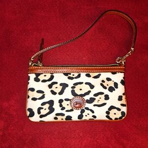 Dooney and Bourke mini 👜